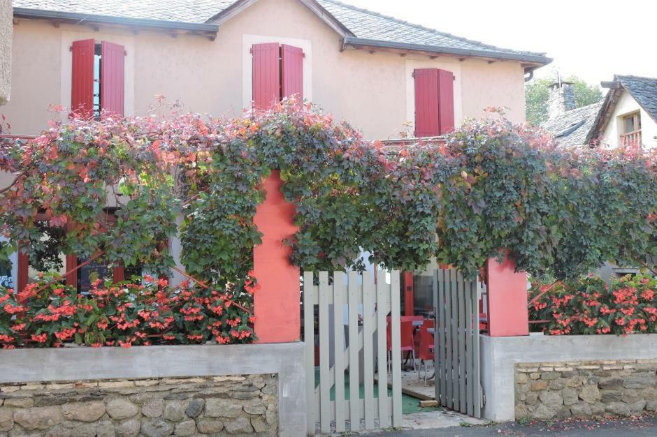 Hotel Les Vignes Rouges Ispagnac Exteriör bild