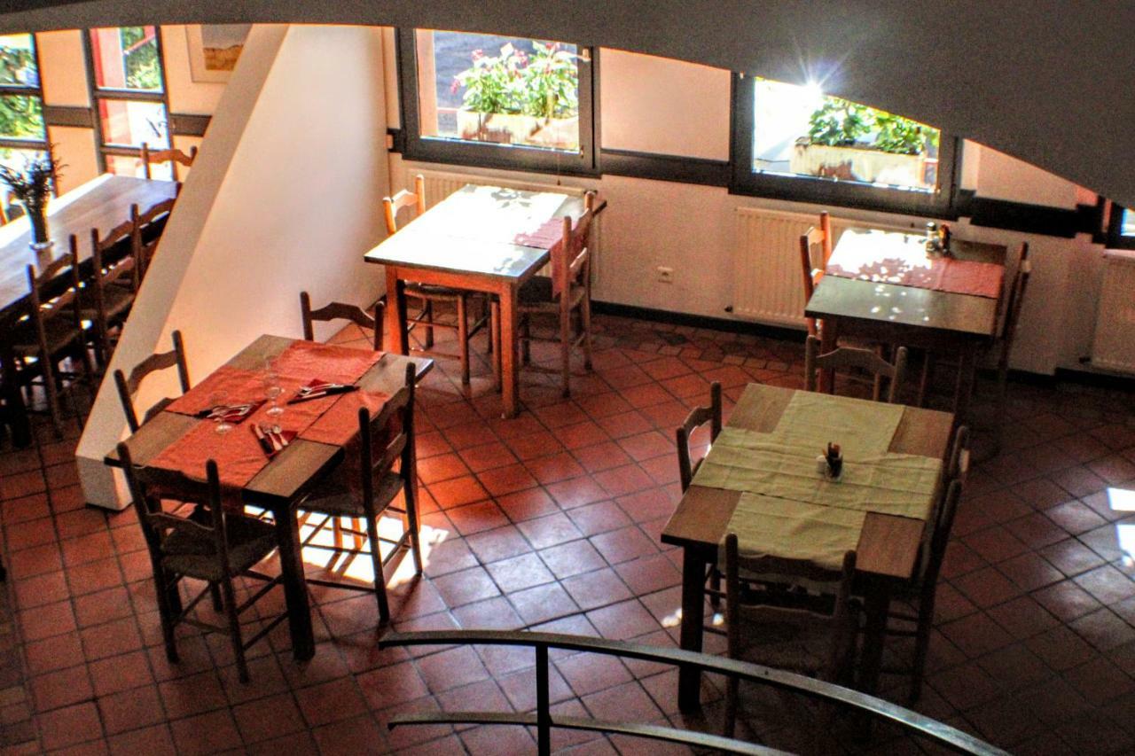 Hotel Les Vignes Rouges Ispagnac Exteriör bild